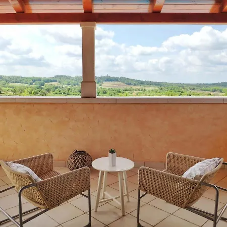 Вилла Spacious Villa With Pool, Indoor Jacuzzi And Sauna Near Porec Вишнян