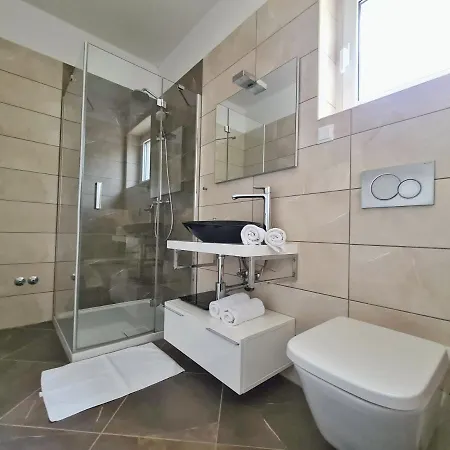 Вилла Spacious Villa With Pool, Indoor Jacuzzi And Sauna Near Porec *