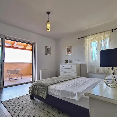 Вилла Spacious Villa With Pool, Indoor Jacuzzi And Sauna Near Porec Вишнян