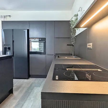 Вилла Spacious Villa With Pool, Indoor Jacuzzi And Sauna Near Porec