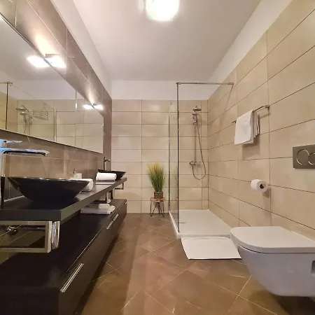 Villa Spacious Villa With Pool, Indoor Jacuzzi And Sauna Near Porec *