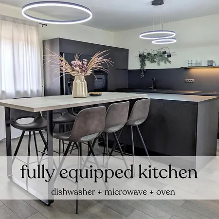 Villa Spacious With Pool, Indoor Jacuzzi And Sauna Near Porec Višnjan