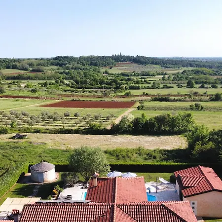 Spacious With Pool, Indoor Jacuzzi And Sauna Near Porec