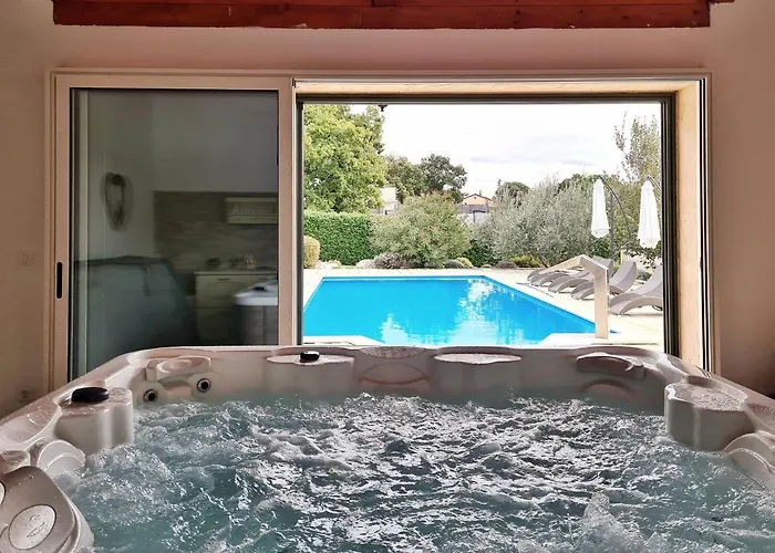 Spacious With Pool, Indoor Jacuzzi And Sauna Near Porec Villa Višnjan