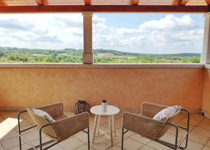 Villa Spacious With Pool, Indoor Jacuzzi And Sauna Near Porec Višnjan