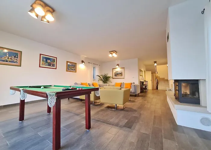 Spacious With Pool, Indoor Jacuzzi And Sauna Near Porec Villa