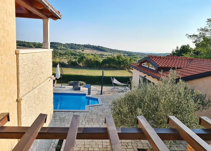 Spacious With Pool, Indoor Jacuzzi And Sauna Near Porec Villa Višnjan