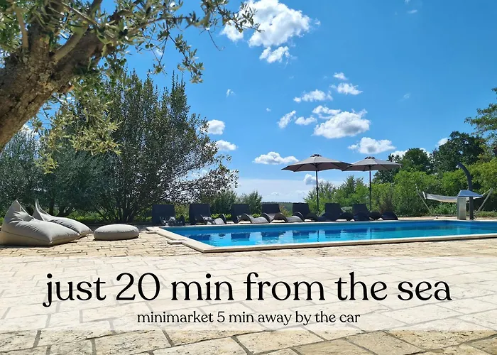 Spacious With Pool, Indoor Jacuzzi And Sauna Near Porec