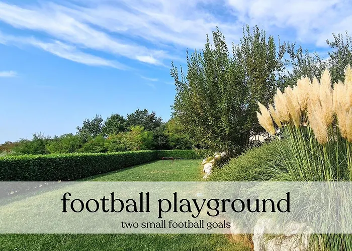 Spacious With Pool, Indoor Jacuzzi And Sauna Near Porec Villa