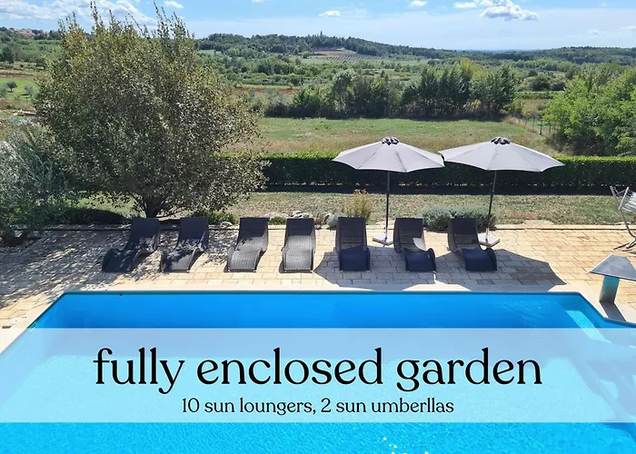 Villa Spacious With Pool, Indoor Jacuzzi And Sauna Near Porec