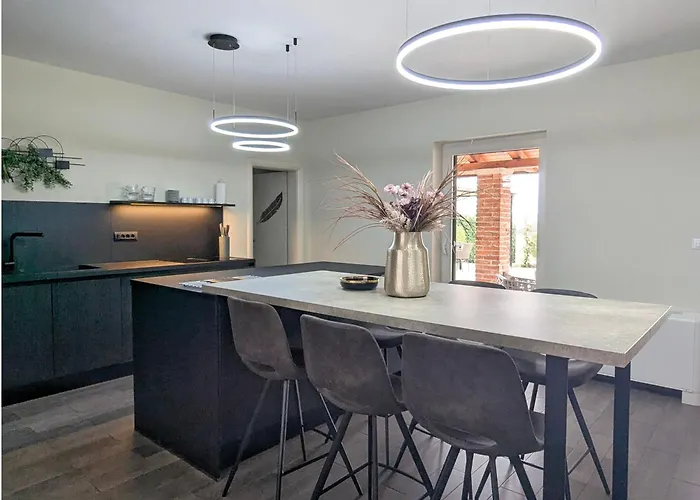 Spacious With Pool, Indoor Jacuzzi And Sauna Near Porec Villa