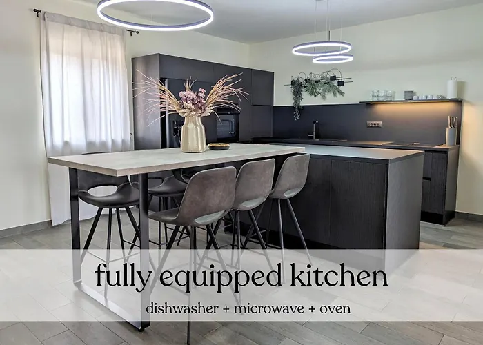 Villa Spacious With Pool, Indoor Jacuzzi And Sauna Near Porec Višnjan