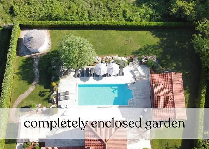 Villa Spacious With Pool, Indoor Jacuzzi And Sauna Near Porec Višnjan