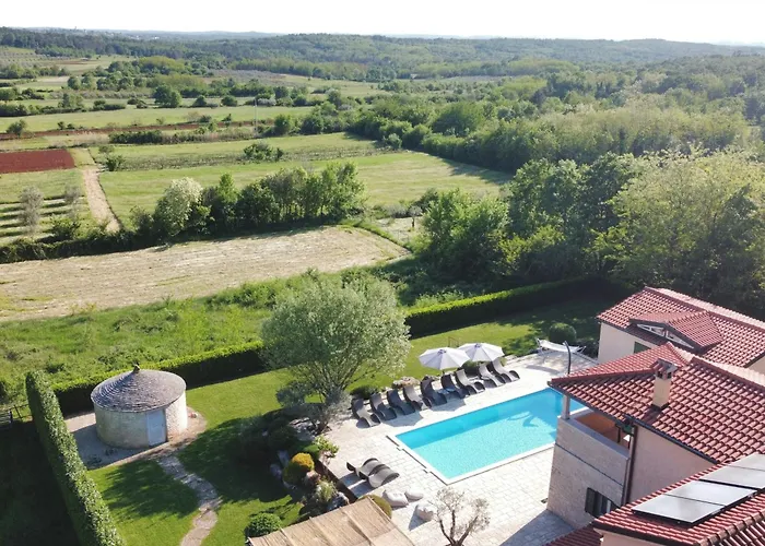 Spacious With Pool, Indoor Jacuzzi And Sauna Near Porec * Višnjan